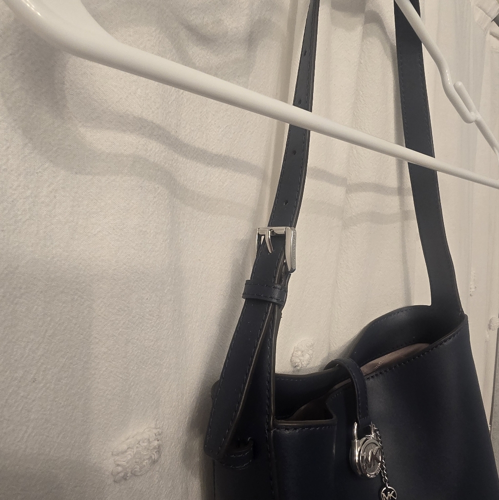 NWT Michael Kors Navy Blue Leather Shoulder Bag - Picture 3 of 10